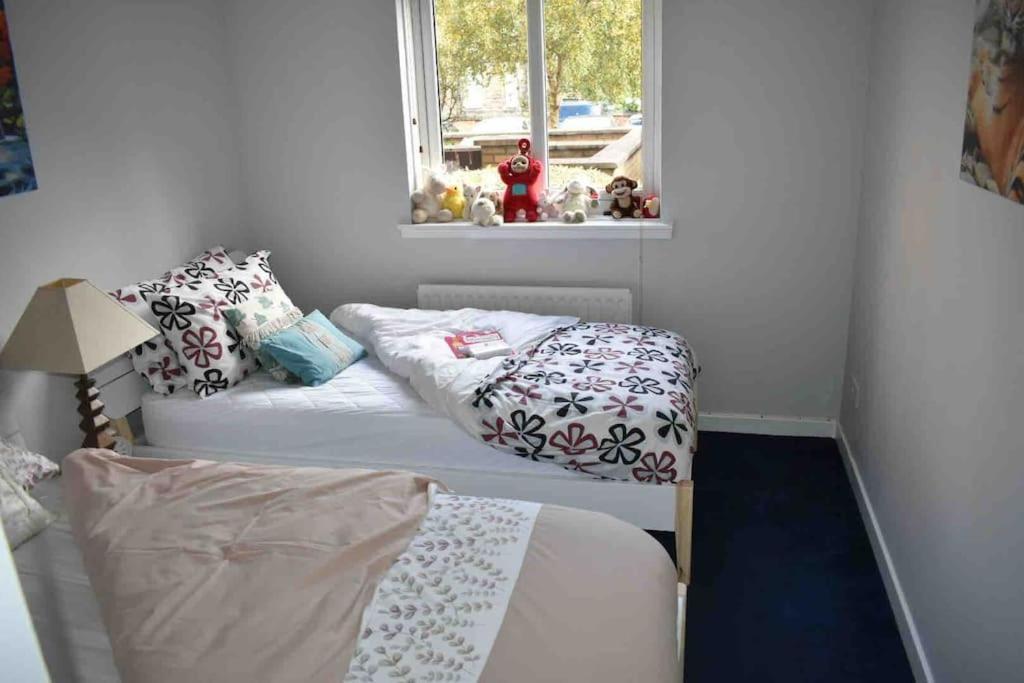 Immaculate Cosy Flat Next To Holyrood Park! Apartment เอดินบะระ ภายนอก รูปภาพ